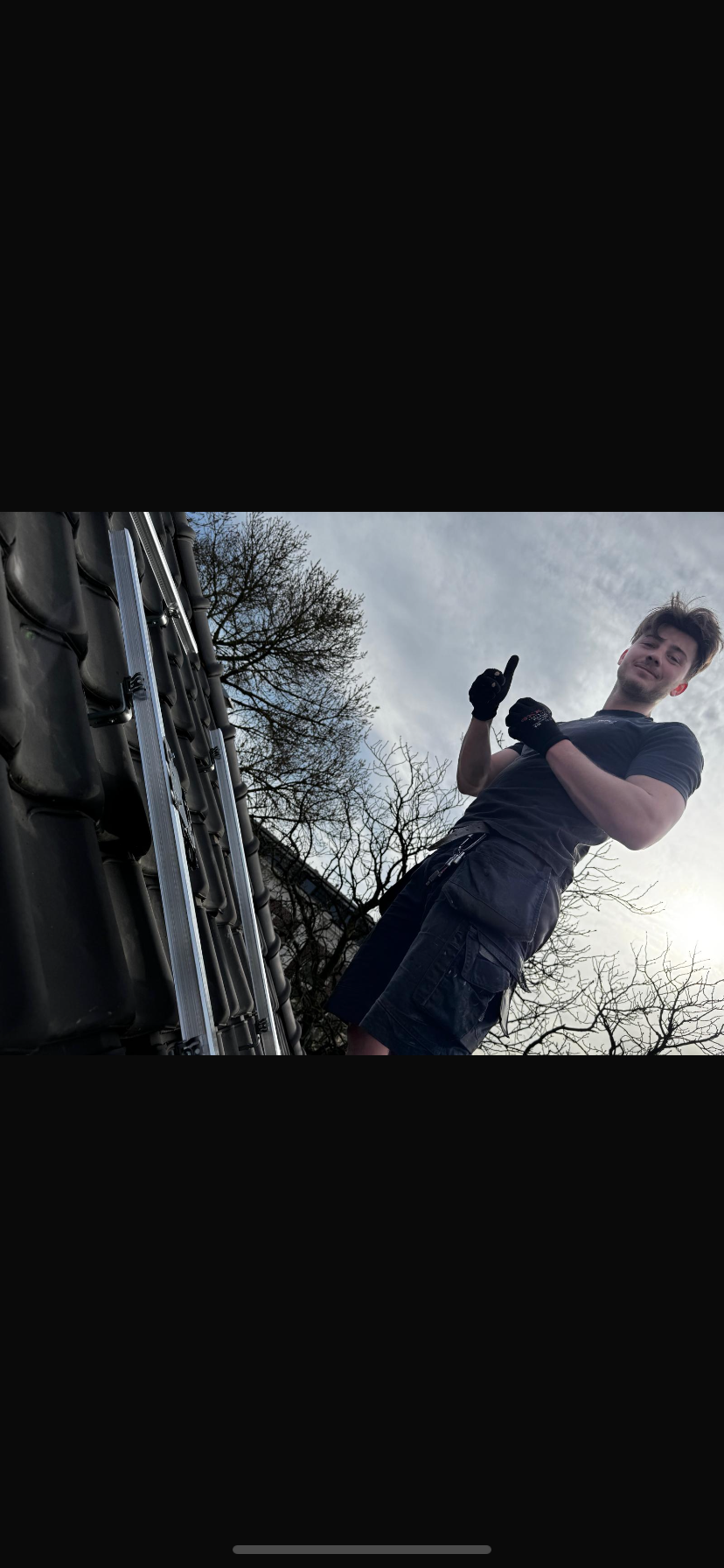 Lucas Donkers tijdens zijn werk bij een dakinstallatie